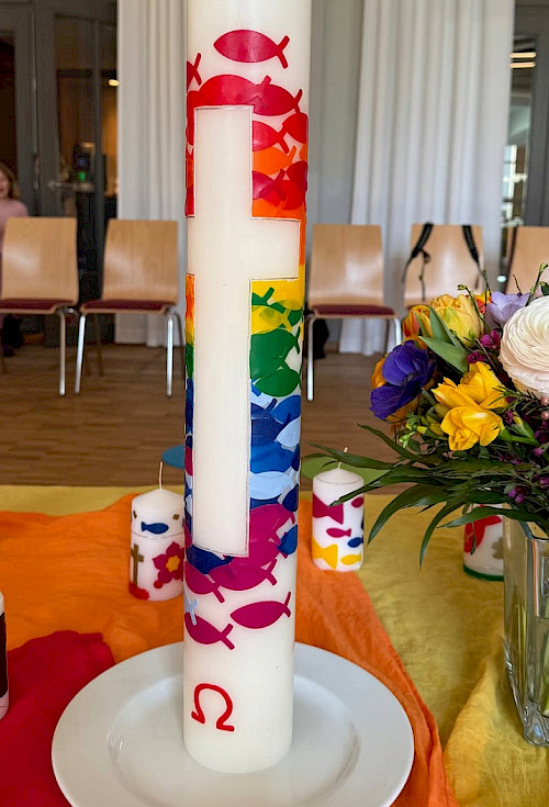 Die neue Osterkerze der Kirche Grumbach